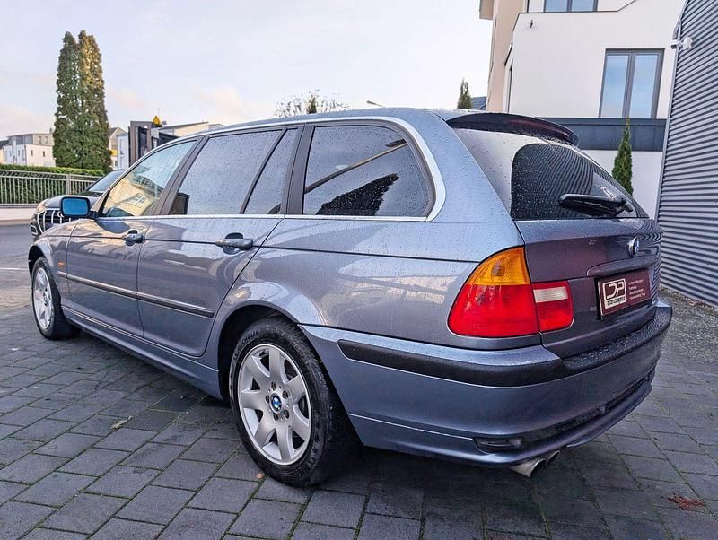 Gebraucht BMW 325 Sport Line 192 PS (141 kW) 2000 Blau Kombi
