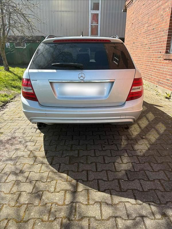 Gebraucht Mercedes C200 136 PS (100 kW) 2011 Silber Kombi