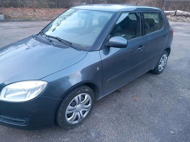 Grau Gebraucht 2008 Skoda Fabia Limousine | 1.650 € (Guter Preis) - Bild 1/4