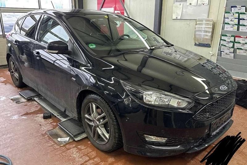 Gebraucht Ford Focus ST-Line 140 PS (102 kW) 2018 Iridiumschwarz metallic Kleinwagen
