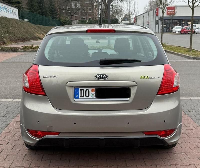 Gebraucht Kia Ceed Spirit 128 PS (94 kW) 2012 Kleinwagen