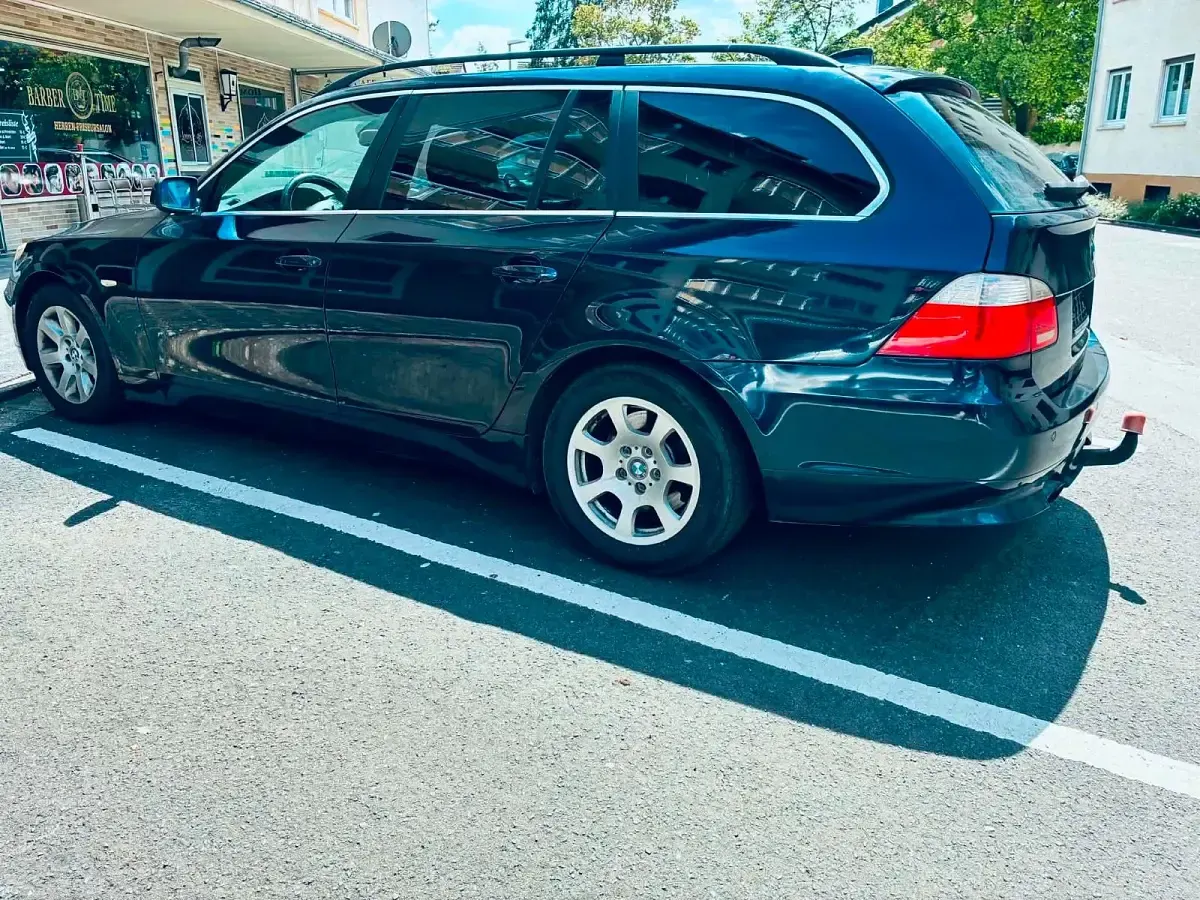 Gebraucht BMW 523 177 PS (130 kW) 2006 Blau Kombi