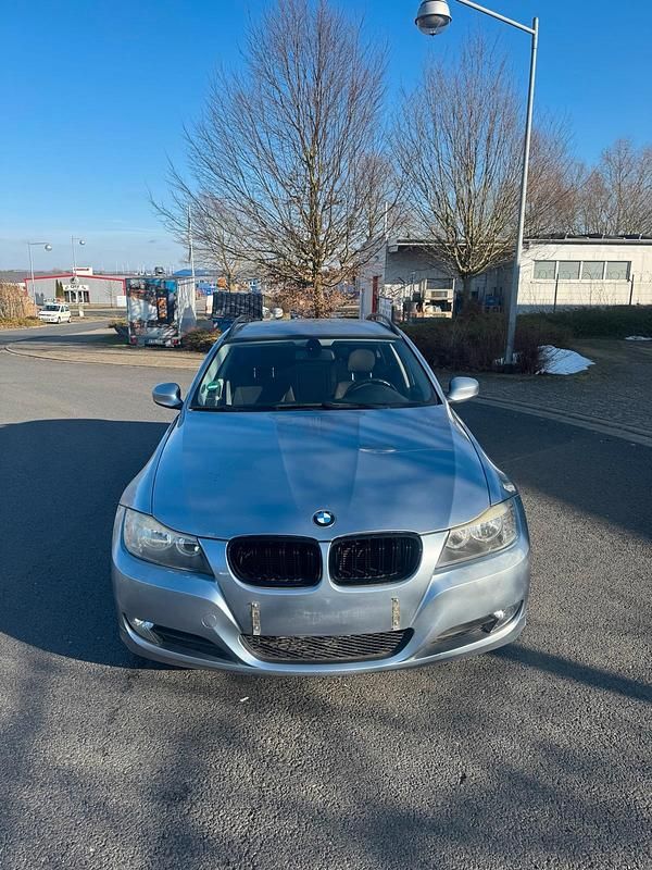 Gebraucht BMW 318 143 PS (105 kW) 2009 Blau Kombi