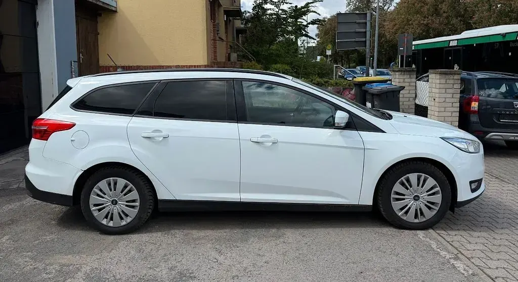 Usata Ford Focus Trend 101 CV (74 kW) 2018 Bianco Berlina