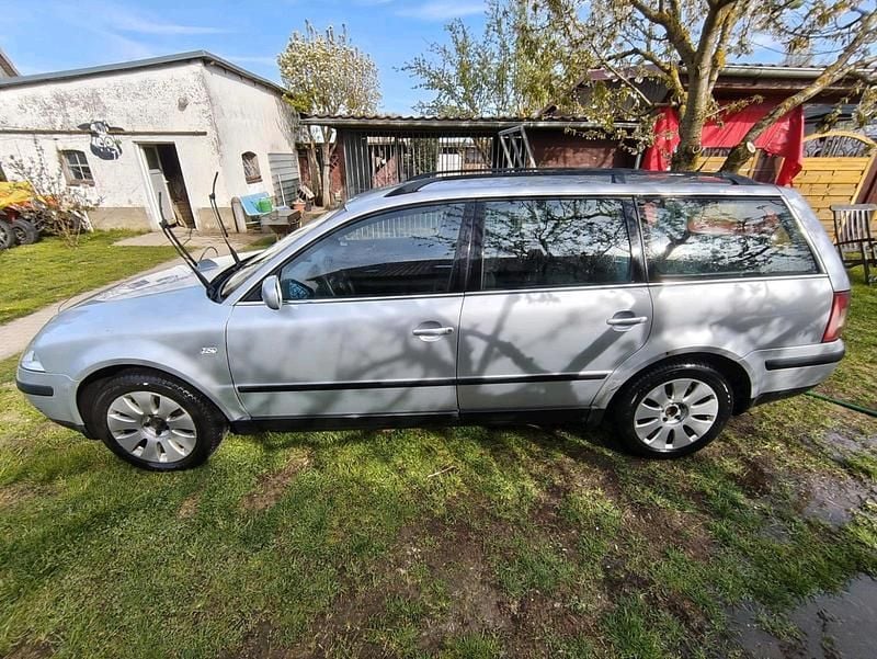 Usata VW Passat 131 CV (96 kW) 2003 Argento Station wagon