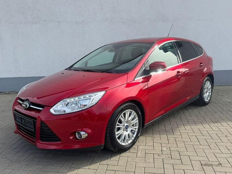 Gebraucht Ford Focus Titanium 163 PS (119 kW) 2011 Rot Limousine