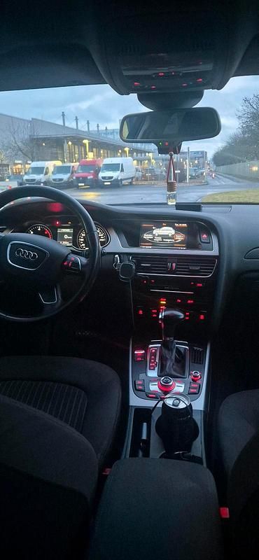 Gebraucht Audi A4 150 PS (110 kW) 2014 Schwarz Kombi