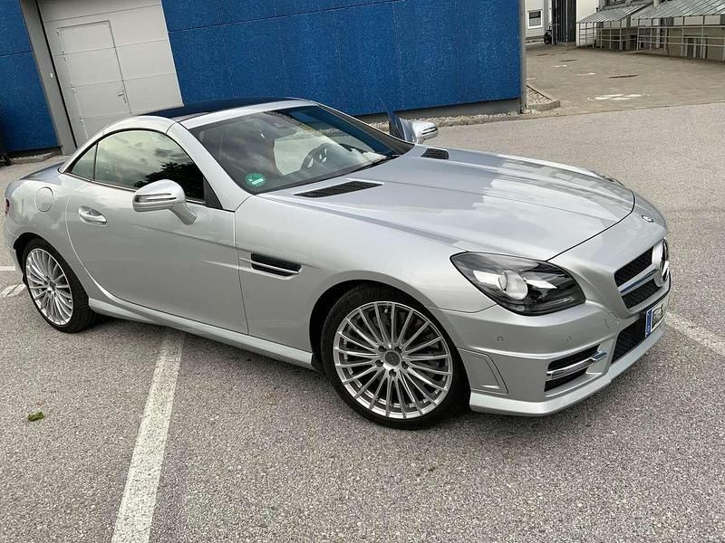 Silber Gebraucht 2015 Mercedes SLK200 Cabrio | 25.900 € (Etwas zu teuer) - Bild 1/4