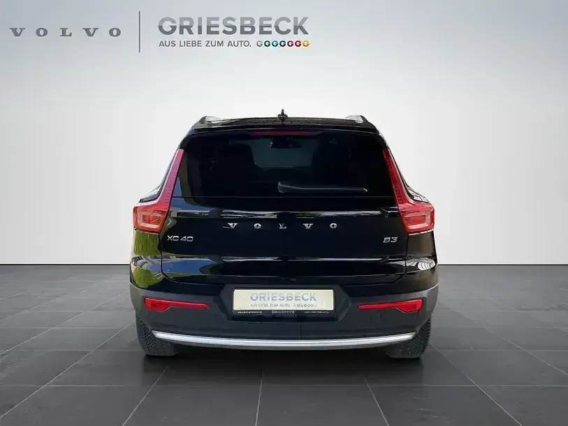 Używany Volvo XC40 Plus 163 KM (119 kW) 2023 Czarny SUV