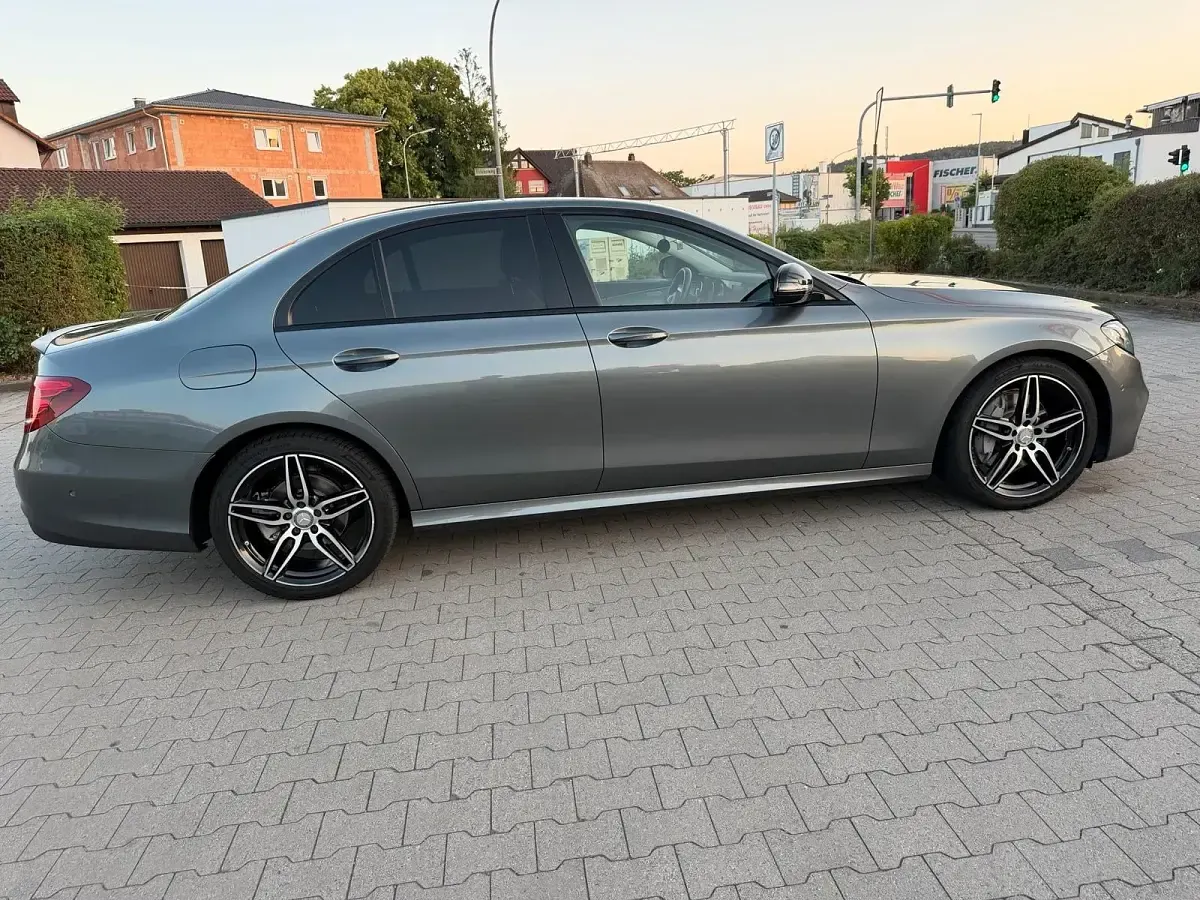 Gebraucht Mercedes E220 AMG 194 PS (142 kW) 2016 Grau Limousine
