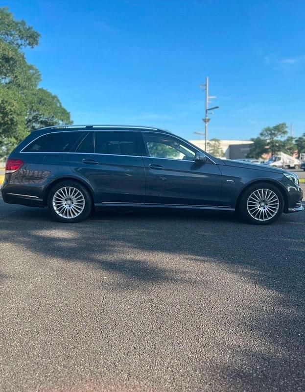 Gebraucht Mercedes E250 204 PS (150 kW) 2016 Grau Kombi