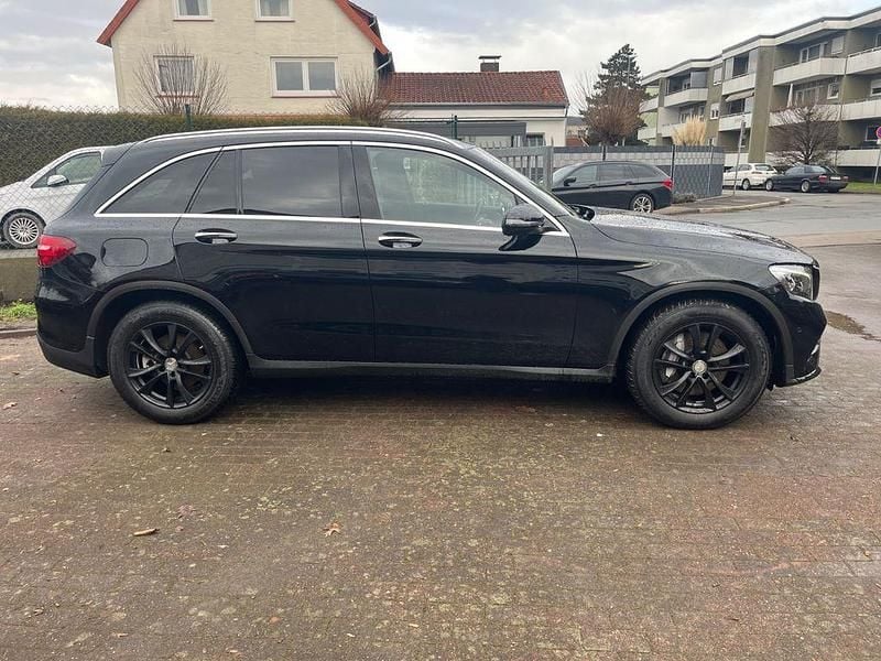 Gebraucht Mercedes GLC250 204 PS (150 kW) 2016 Schwarz SUV