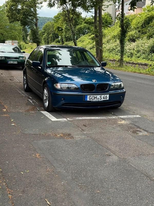 Blau Gebraucht 2004 BMW 318 Limousine | 1.200 € (Guter Preis) - Bild 1/4