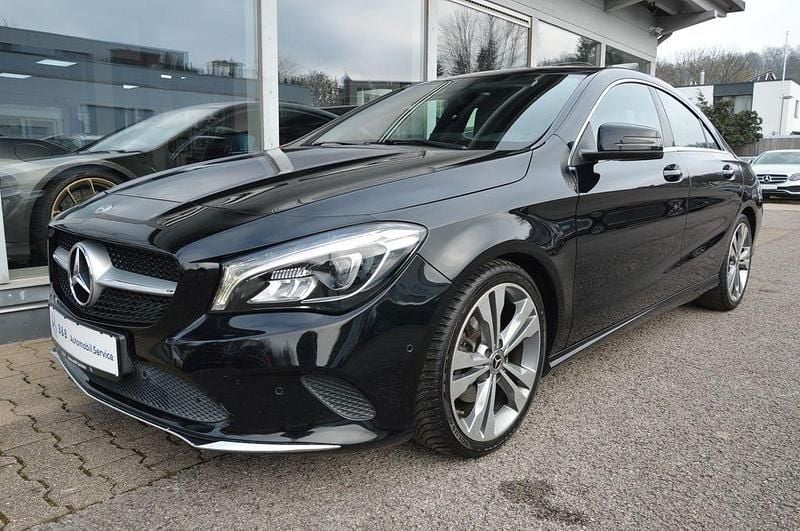 Gebraucht Mercedes CLA180 122 PS (89 kW) 2018 Schwarz Limousine