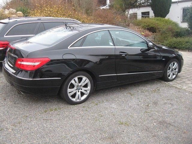 Gebraucht Mercedes E350 292 PS (214 kW) 2010 Schwarz Coupé