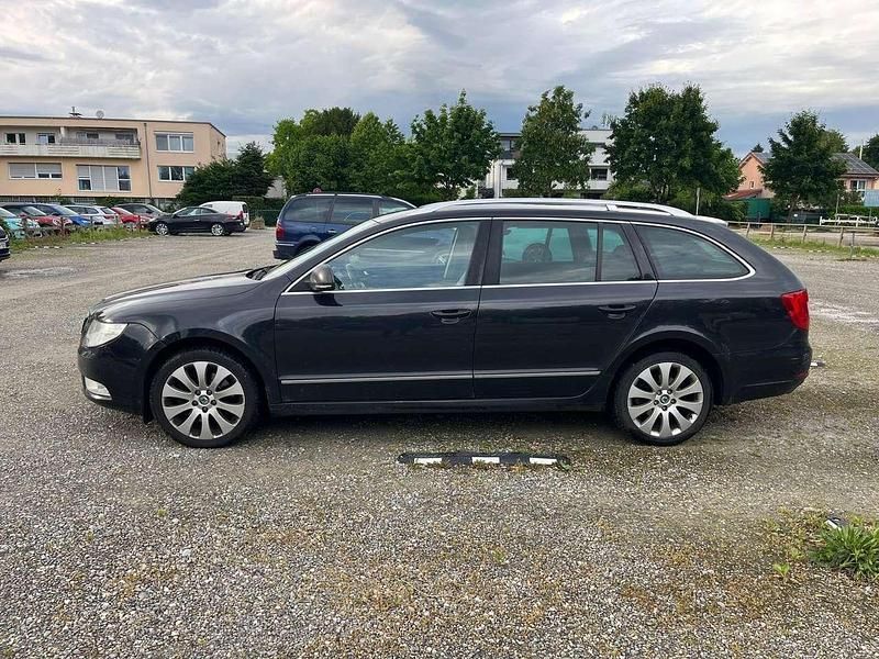 Gebraucht Skoda Superb Exclusive 170 PS (125 kW) 2013 Schwarz Kombi