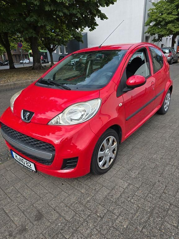 Rot Gebraucht 2011 Peugeot 107 Kleinwagen | 1.800 € (Guter Preis) - Bild 1/4