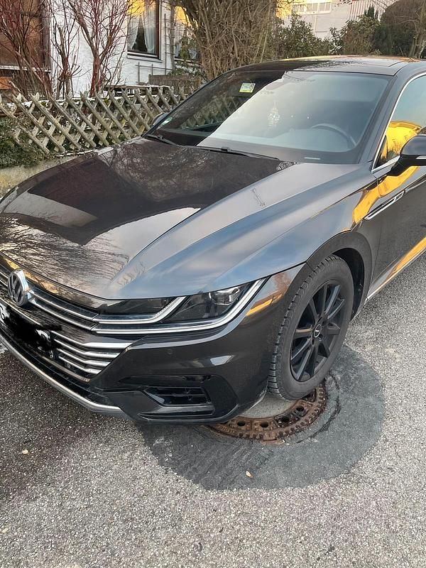 Grau Gebraucht 2017 VW Arteon R-line Limousine | 19.000 € (Guter Preis) - Bild 1/4