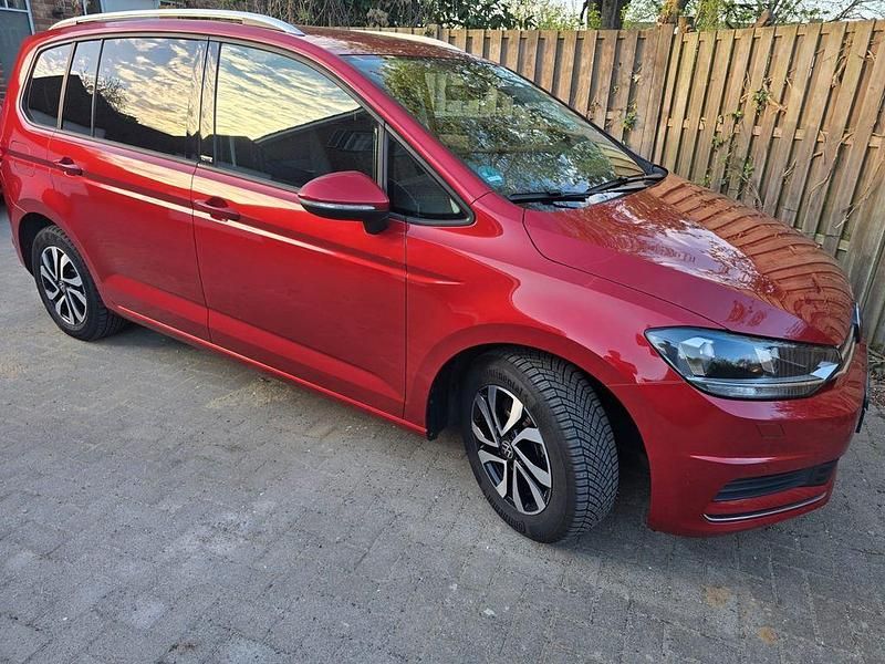 Gebraucht VW Touran Active 150 PS (110 kW) 2021 Rot Van / Kleinbus