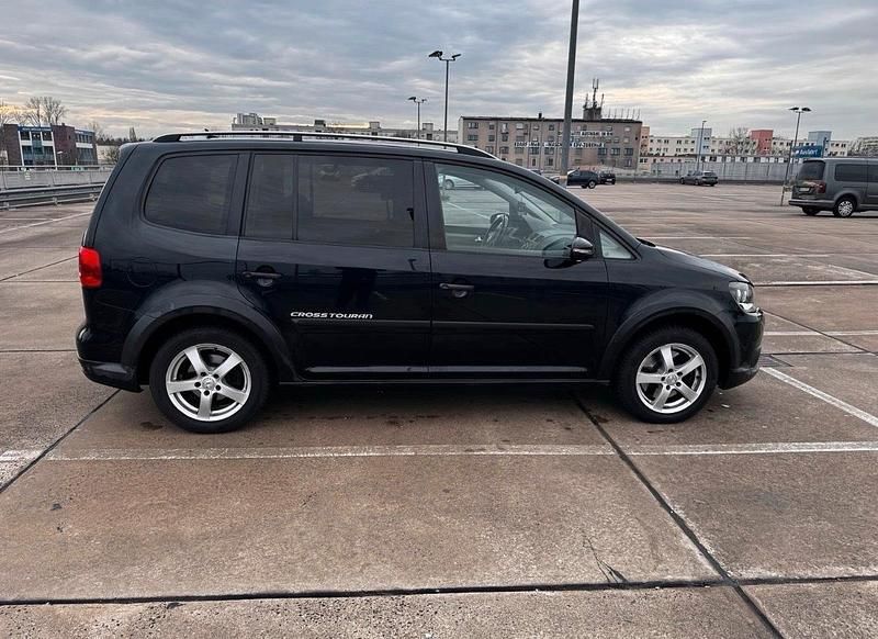 Gebraucht VW Touran Cross 150 PS (110 kW) 2011 Schwarz Van / Kleinbus