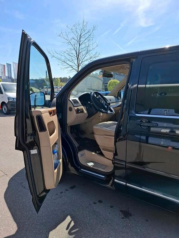 Second-hand VW Multivan 174 CP (127 kW) 2004 Negru Monovolum