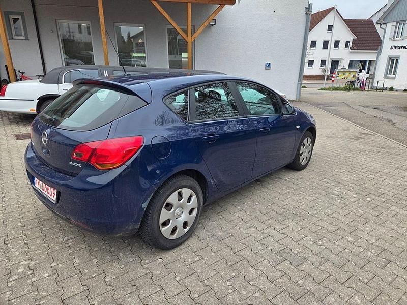 Gebraucht Opel Astra Selection 87 PS (63 kW) 2011 Blau Limousine