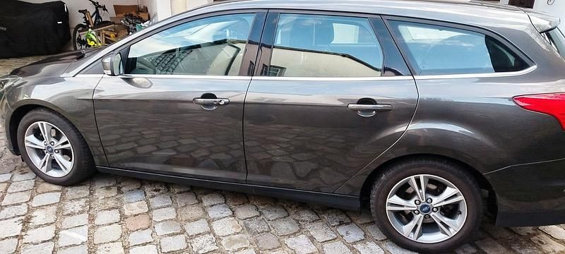 Usata Ford Focus 125 CV (91 kW) 2017 Grigio Station wagon