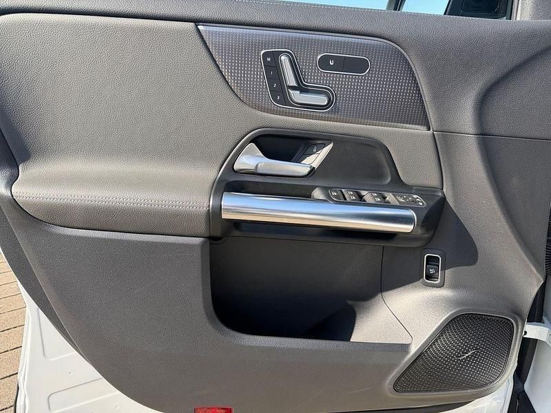 Gebraucht Mercedes EQA300 167 kW (228 PS) 2022 Weiß SUV