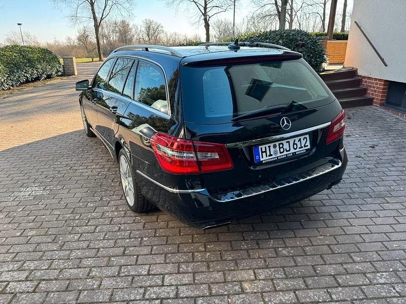 Gebraucht Mercedes E350 Avantgarde 265 PS (194 kW) 2012 Schwarz Limousine