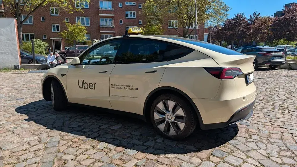 Occasion Tesla Model Y 189 kW (258 ch) 2024 Beige SUV