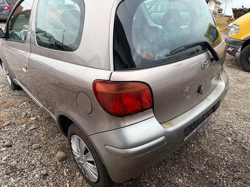 Gebraucht Toyota Yaris 65 PS (47 kW) 2003 Silber Kleinwagen
