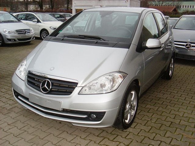 Silber Gebraucht 2010 Mercedes A160 Limousine | 7.990 € (Etwas zu teuer) - Bild 1/4