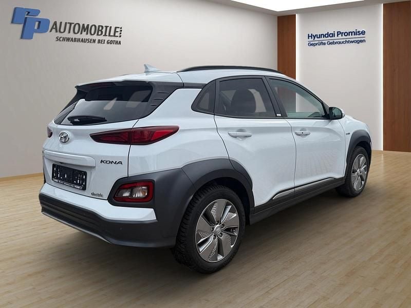 Gebraucht Hyundai Kona Advantage 100 kW (136 PS) 2021 Chalk white SUV