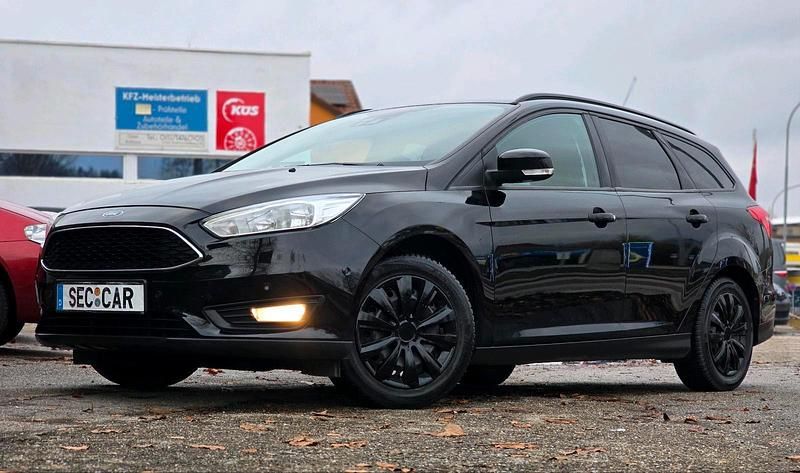 Gebraucht Ford Focus Cool & Connect 120 PS (88 kW) 2017 Schwarz Kombi