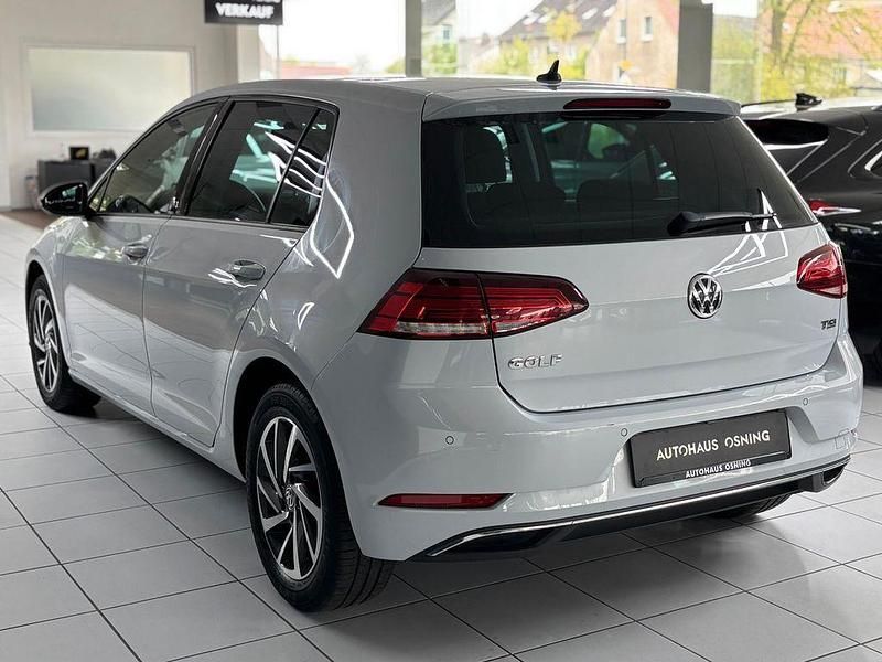 Second-hand VW Golf VII Sound 110 CP (80 kW) 2017 Argintiu Berlinǎ