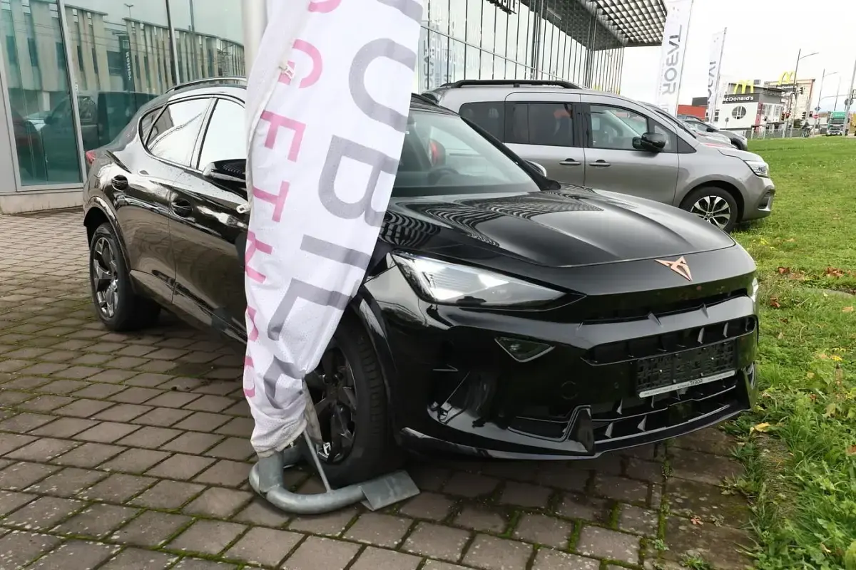 Neu Cupra Formentor 204 PS (150 kW) 2026 Midnight schwarz metallic SUV