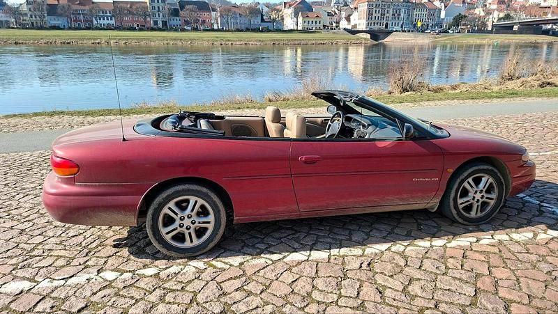 Gebraucht Chrysler Stratus 163 PS (119 kW) 1998 Rot Cabrio