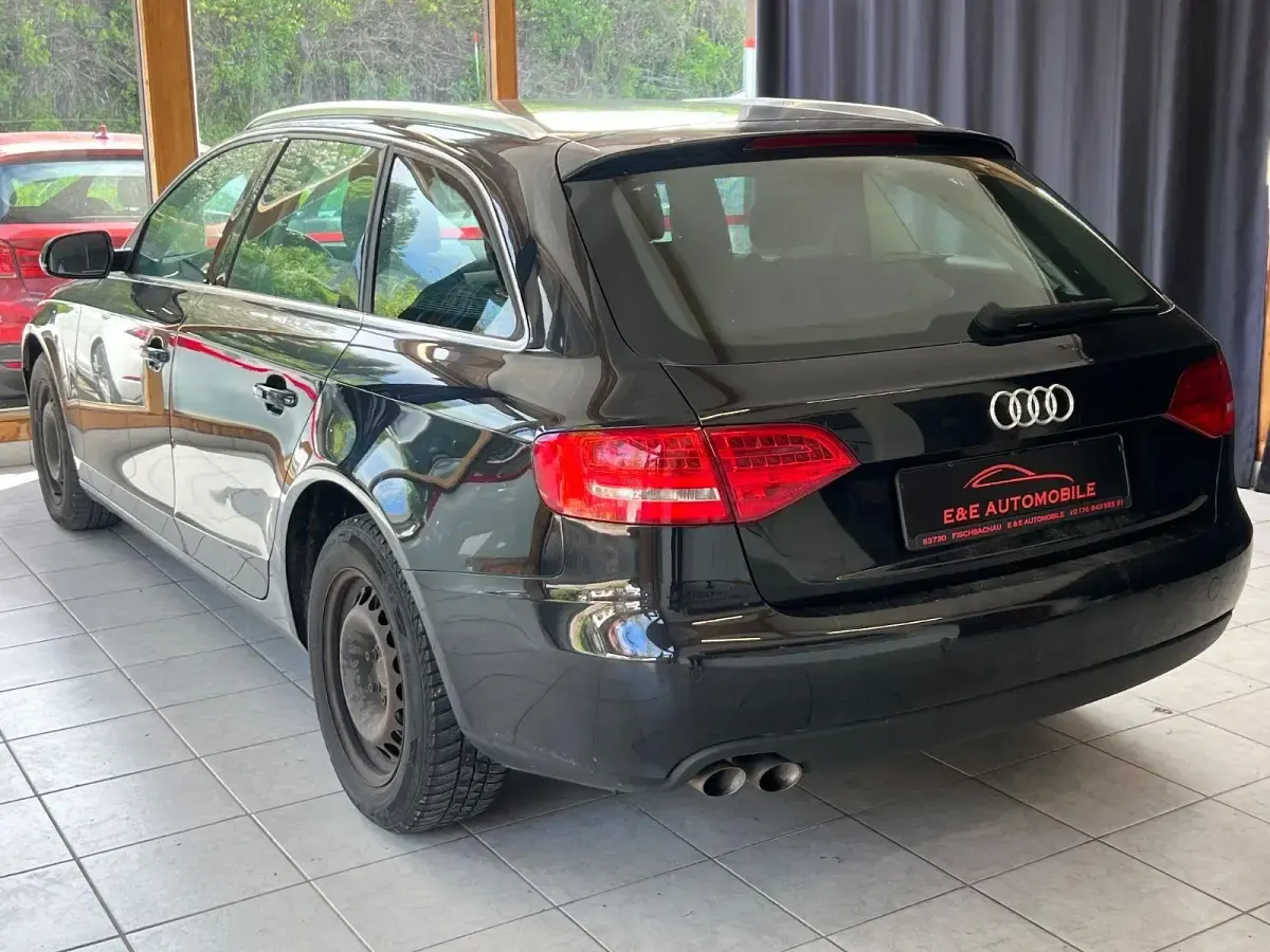 Usata Audi A4 Attraction 120 CV (88 kW) 2011 Nero Station wagon