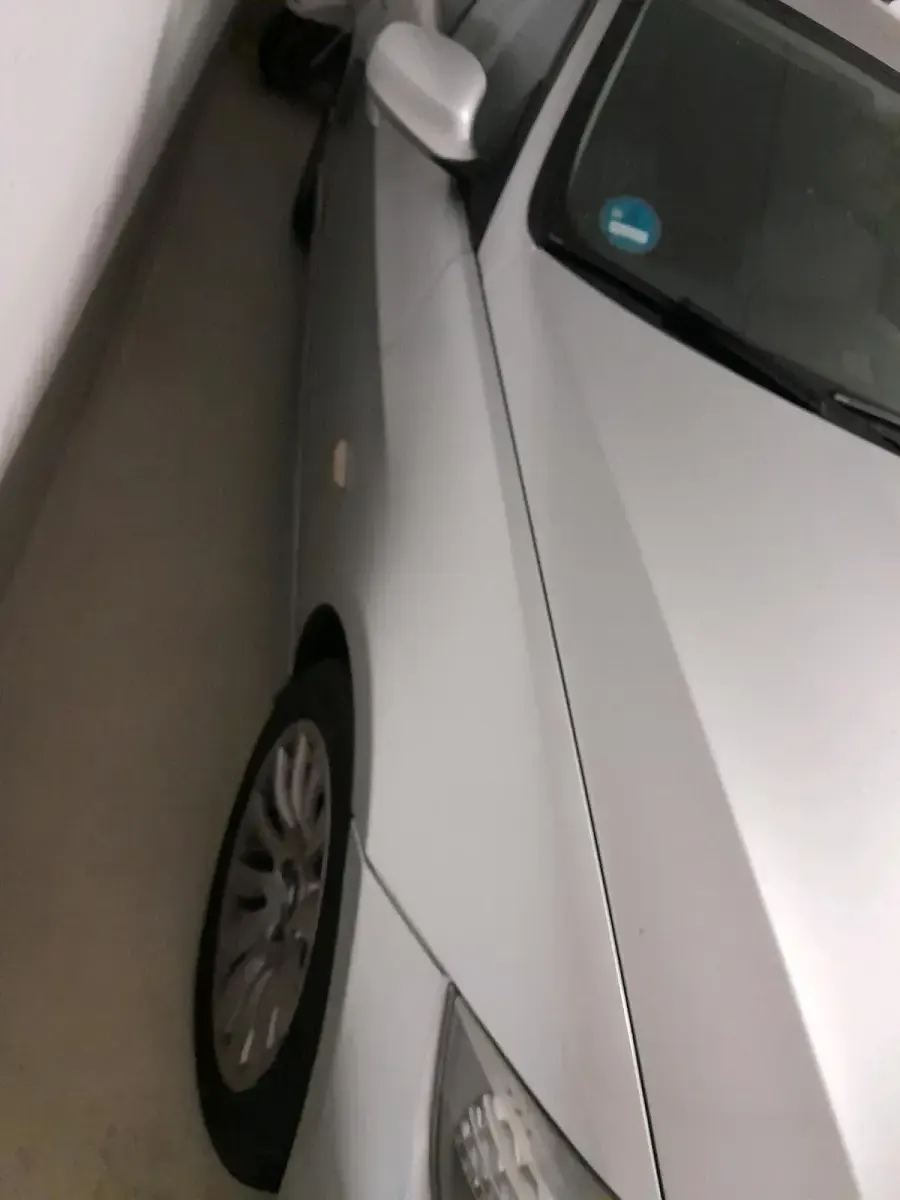 Gebraucht BMW 318 147 PS (108 kW) 2011 Silber Limousine