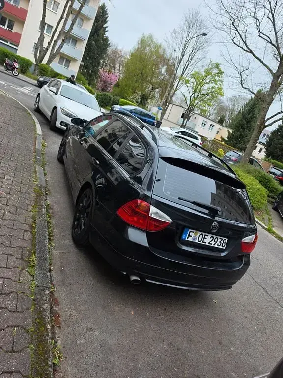 Gebraucht BMW 320 150 PS (110 kW) 2007 Schwarz Limousine