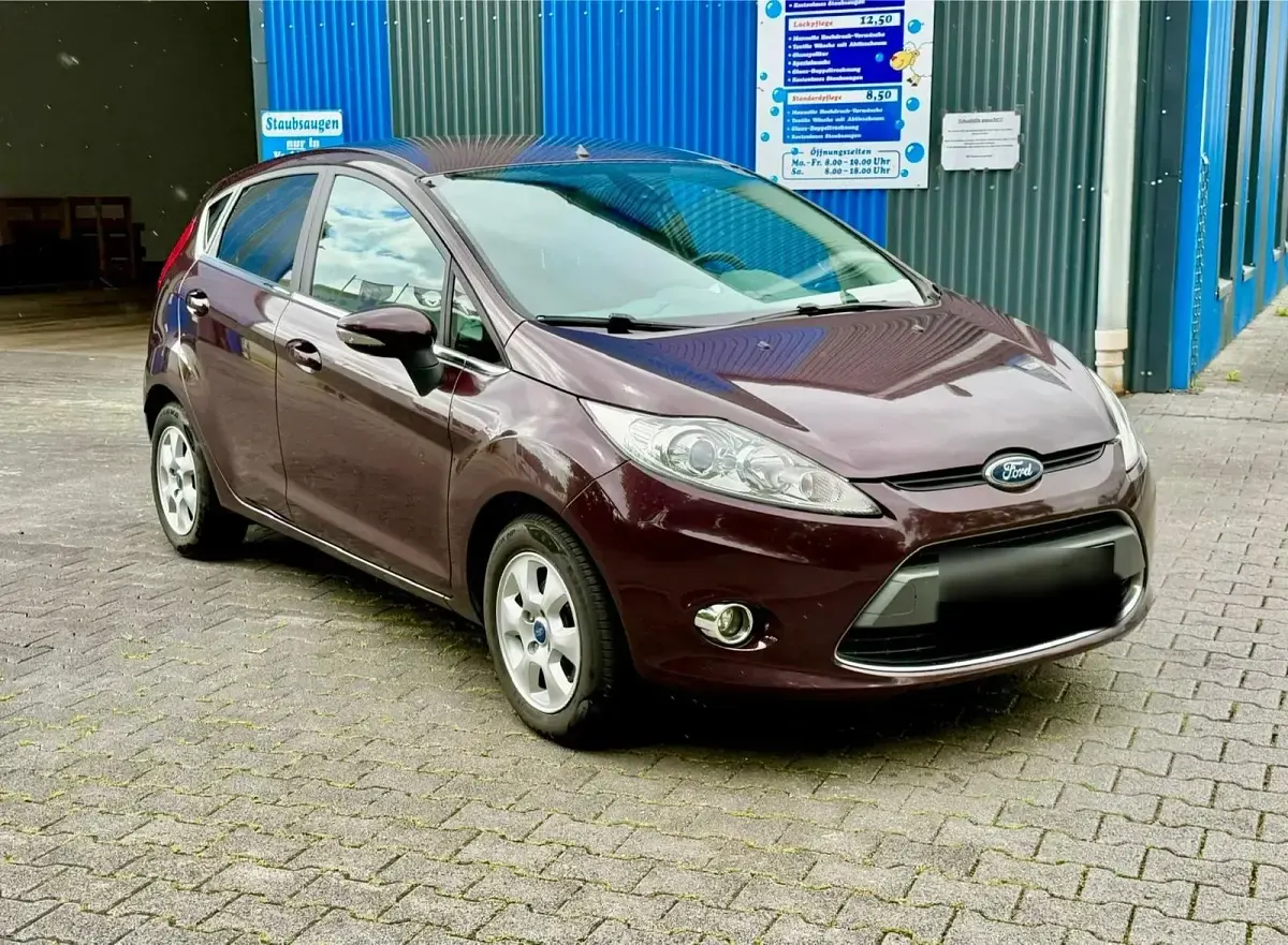 Gebraucht Ford Fiesta 95 PS (69 kW) 2011 Braun Kleinwagen