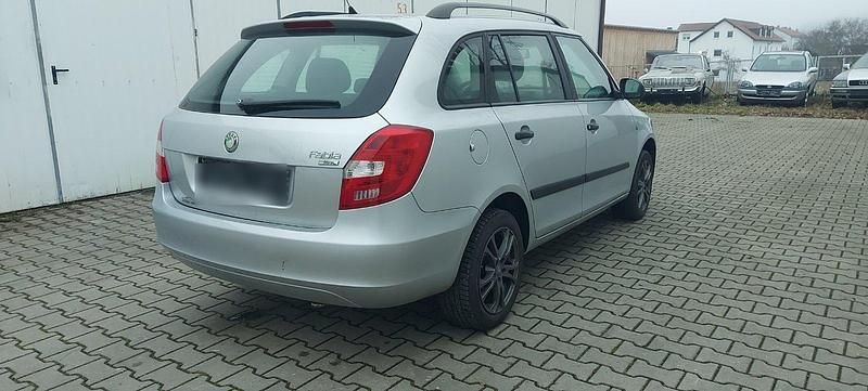 Gebraucht Skoda Fabia 86 PS (63 kW) 2010 Grau Kleinwagen