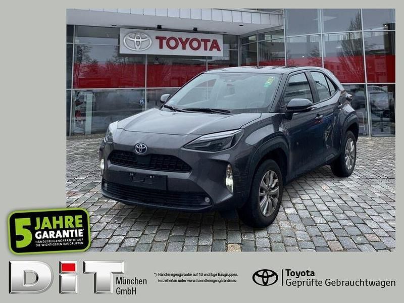 Grau Gebraucht 2022 Toyota Yaris Hybrid Comfort SUV | 20.990 € (Guter Preis) - Bild 1/4