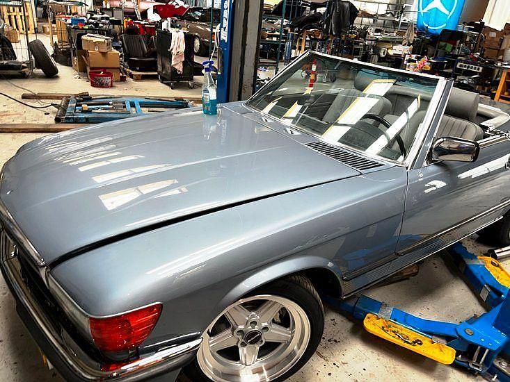 Gebraucht Mercedes 560 245 PS (180 kW) 1988 Blau Cabrio