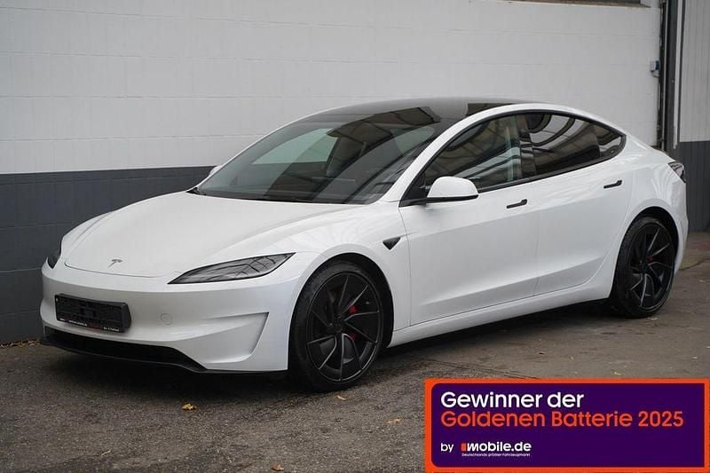 Weiß Gebraucht 2024 Tesla Model 3 Performance Limousine | 50.950 € (Fairer Preis) - Bild 1/4
