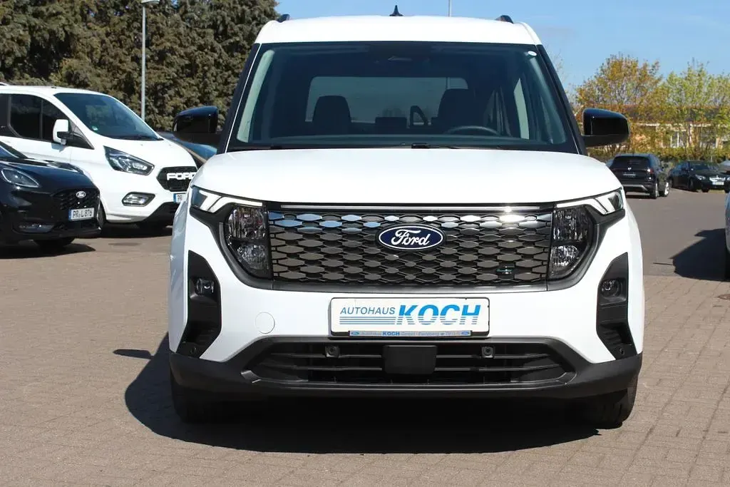Gebraucht Ford Tourneo Courier Titanium 100 kW (136 PS) 2026 Weiß Van / Kleinbus