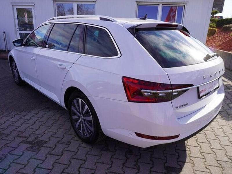 Gebraucht Skoda Superb Style 190 PS (139 kW) 2022 Moonweiß Kombi