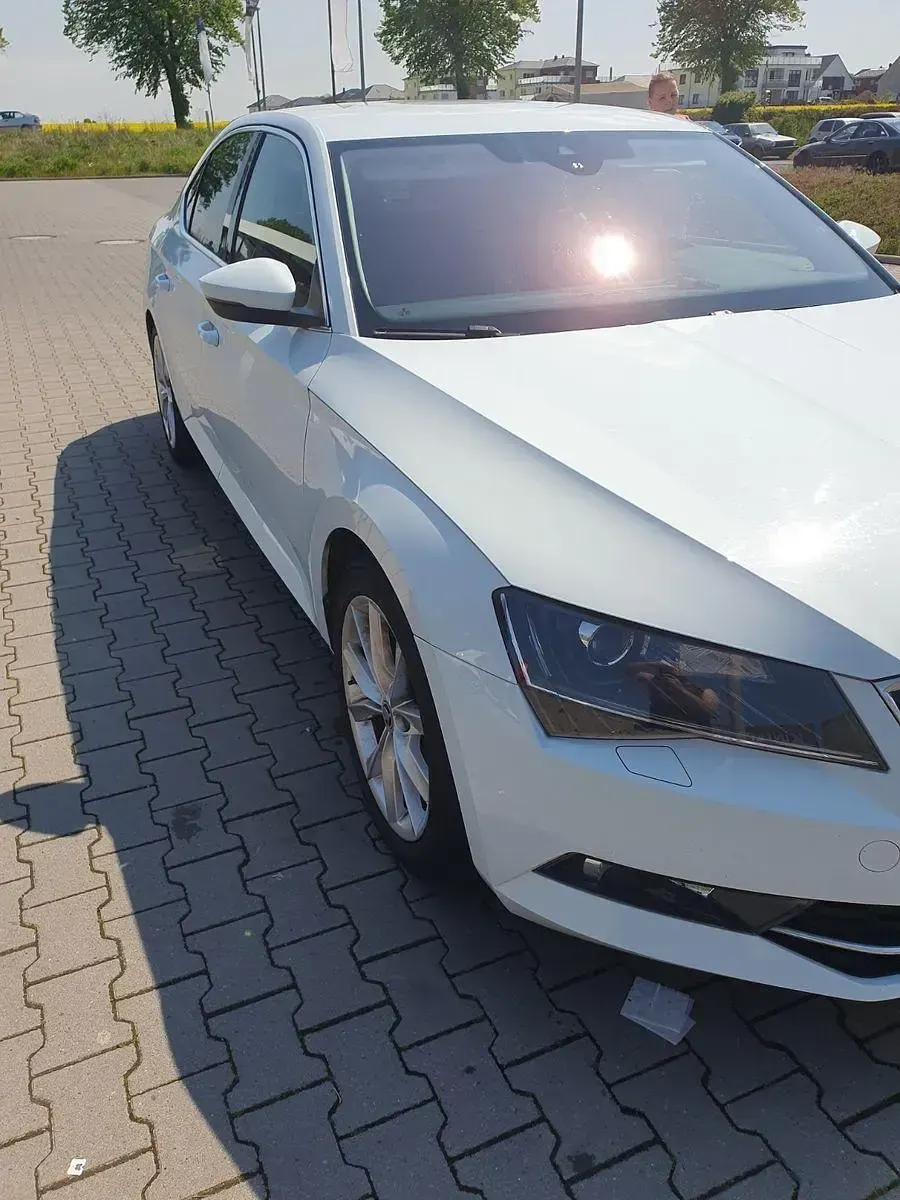 Gebraucht Skoda Superb Ambition 150 PS (110 kW) 2017 Weiß Limousine