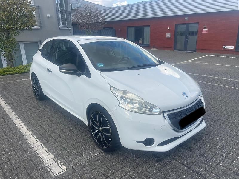 Weiß Gebraucht 2012 Peugeot 208 Kleinwagen | 1.650 € (Superpreis) - Bild 1/4