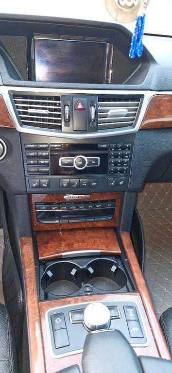 Gebraucht Mercedes E500 Elegance 408 PS (300 kW) 2012 Schwarz Limousine